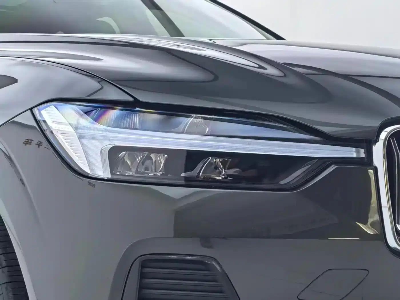2022 Volvo XC60 B5 AWD Inscription Luxury Edition — миниатюра 4