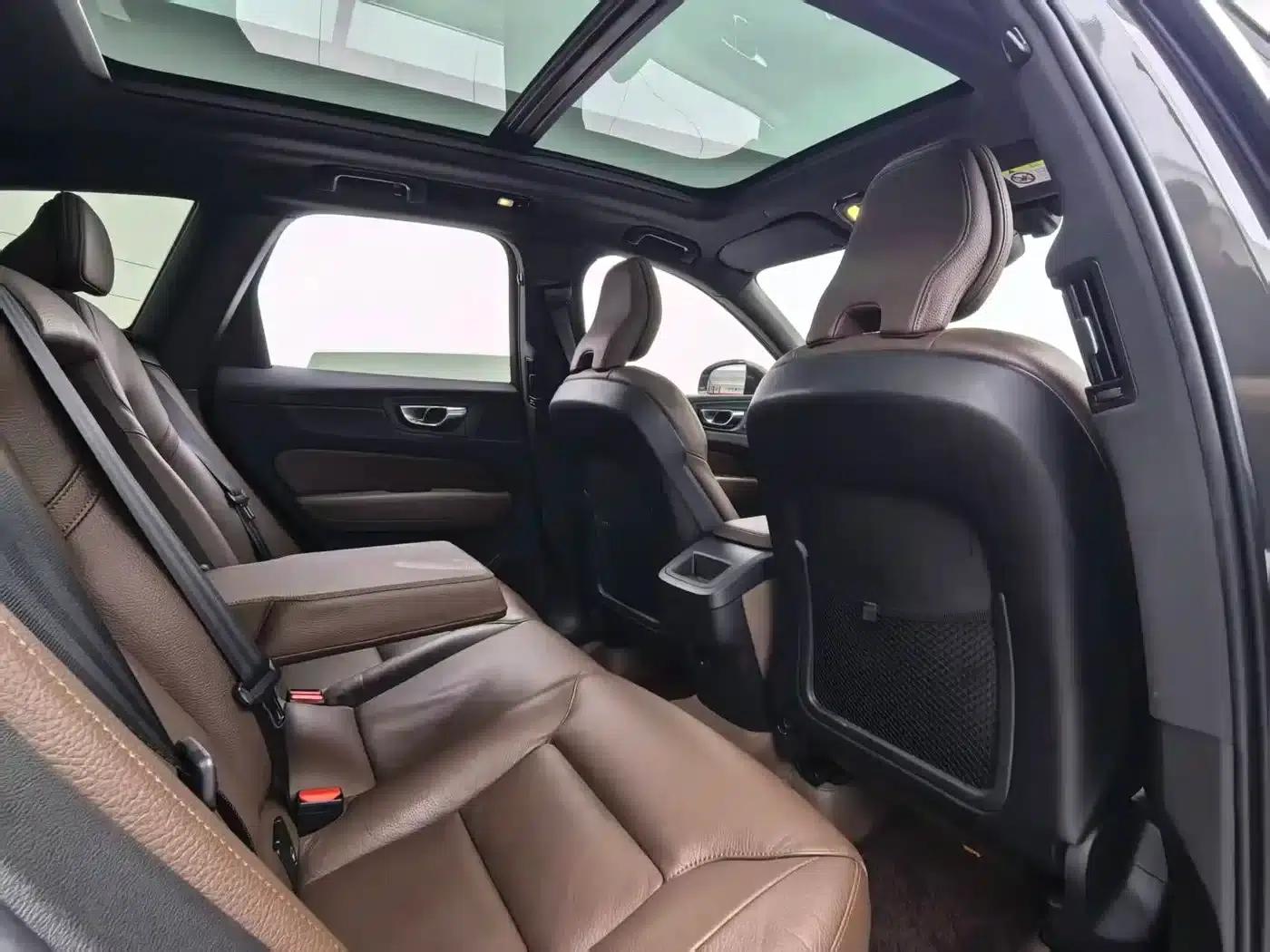 2022 Volvo XC60 B5 AWD Inscription Luxury Edition — миниатюра 8