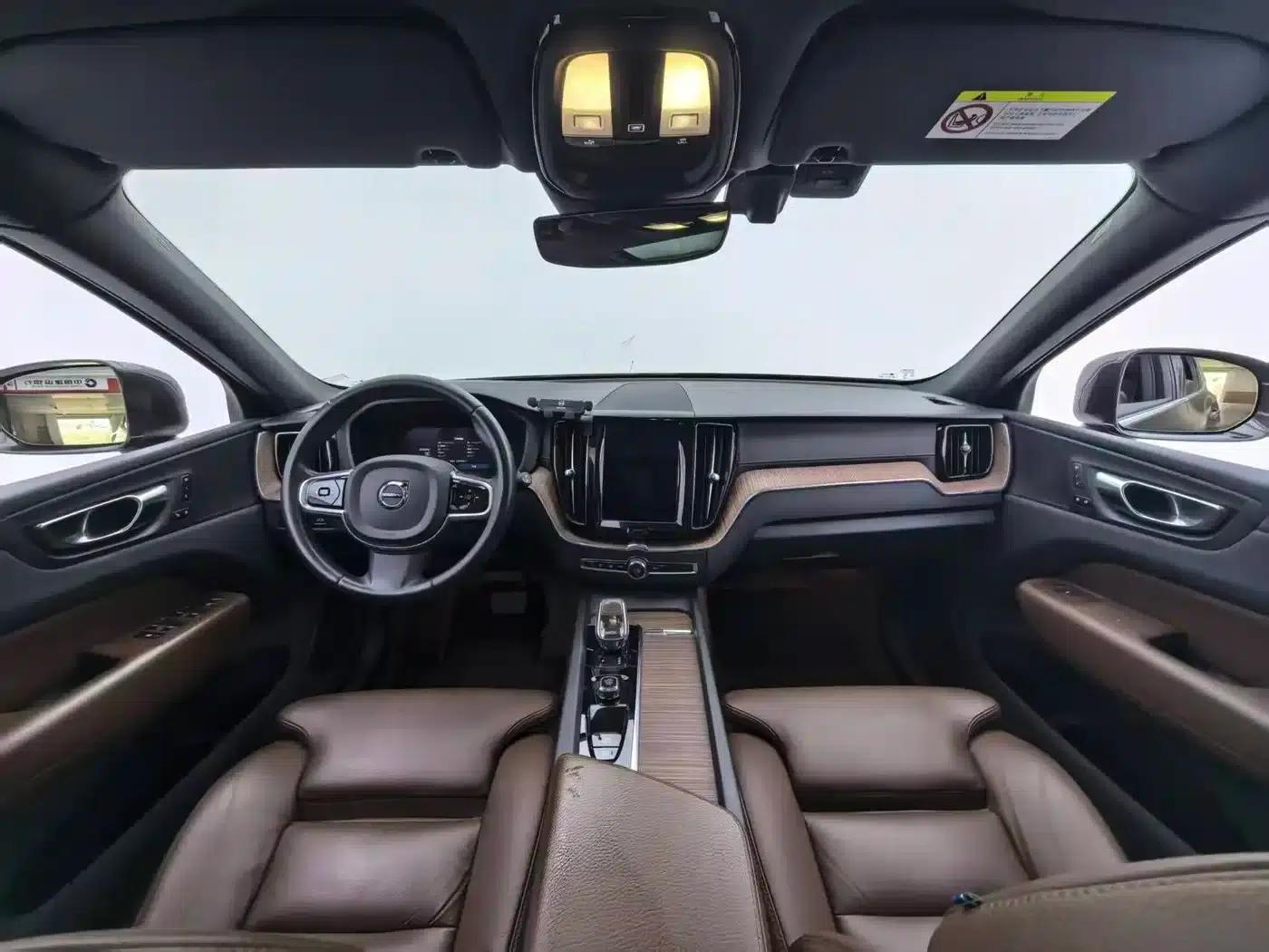2022 Volvo XC60 B5 AWD Inscription Luxury Edition — миниатюра 9