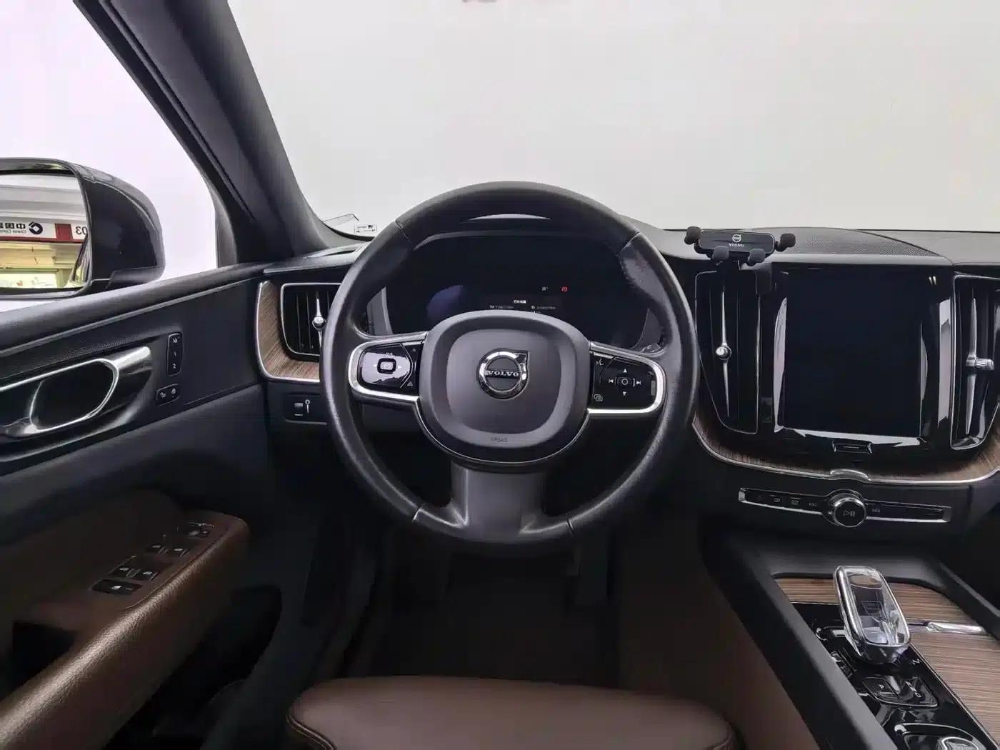 2022 Volvo XC60 B5 AWD Inscription Luxury Edition — миниатюра 10