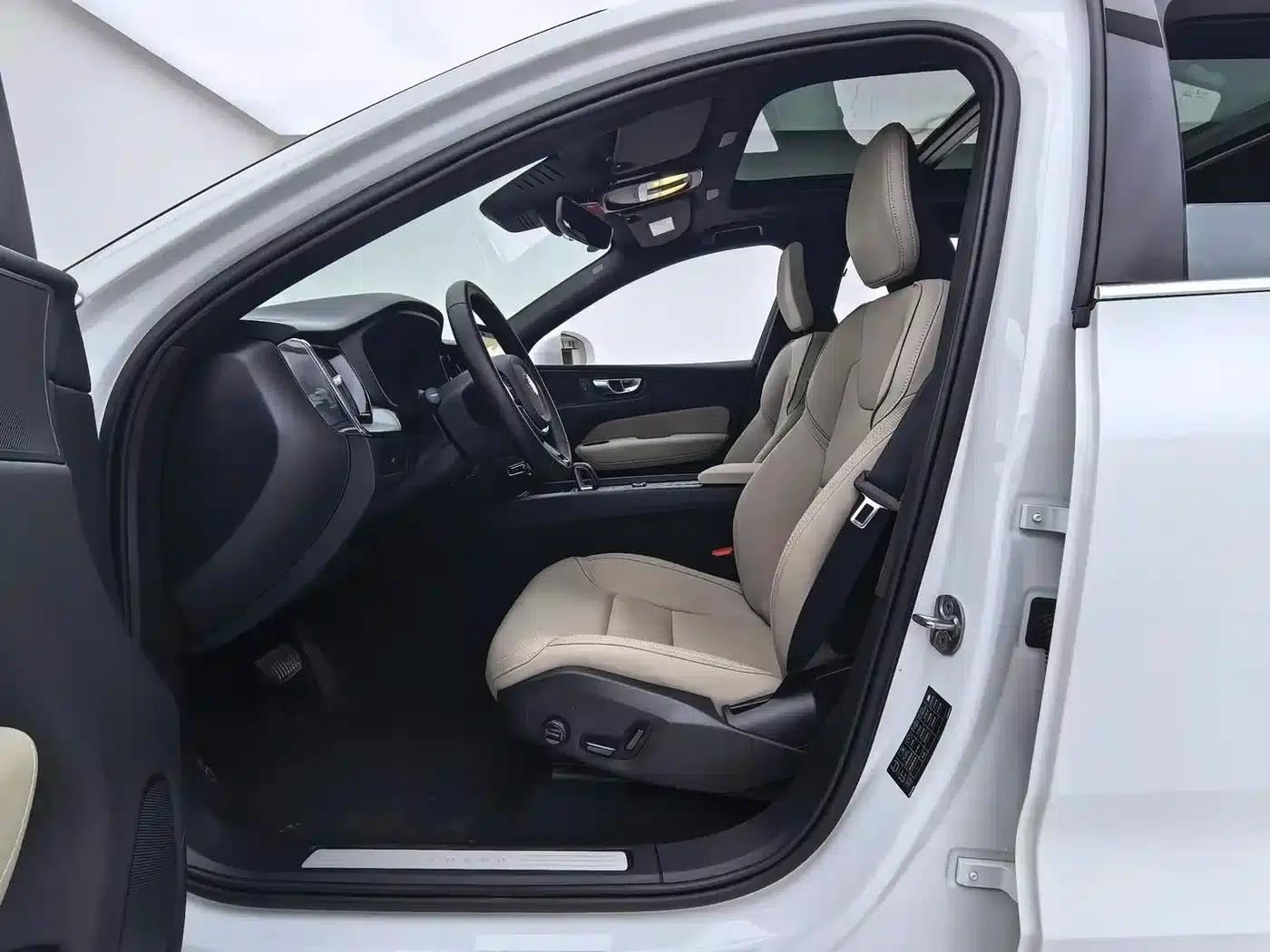 2026 Volvo XC60 B5 AWD Inscription Luxury Edition — миниатюра 16