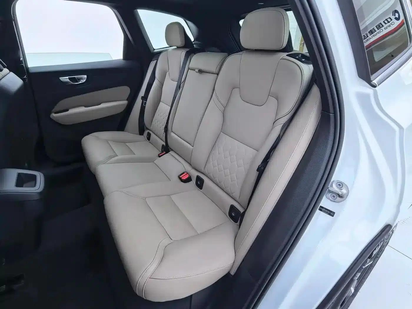2026 Volvo XC60 B5 AWD Inscription Luxury Edition — миниатюра 17