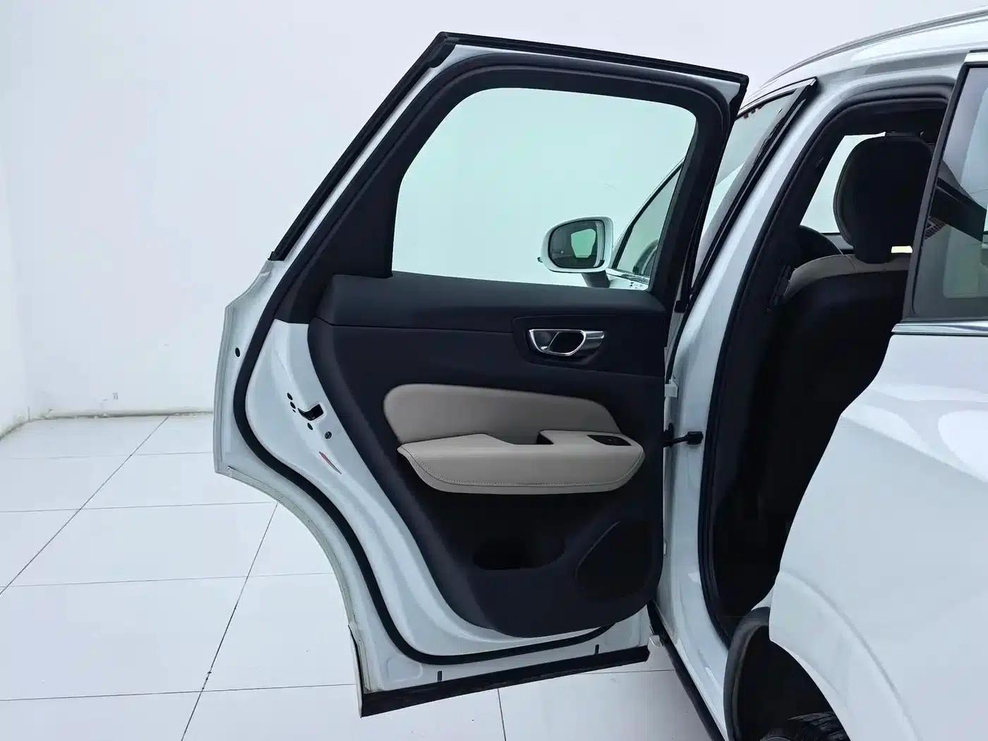 2026 Volvo XC60 B5 AWD Inscription Luxury Edition — миниатюра 20