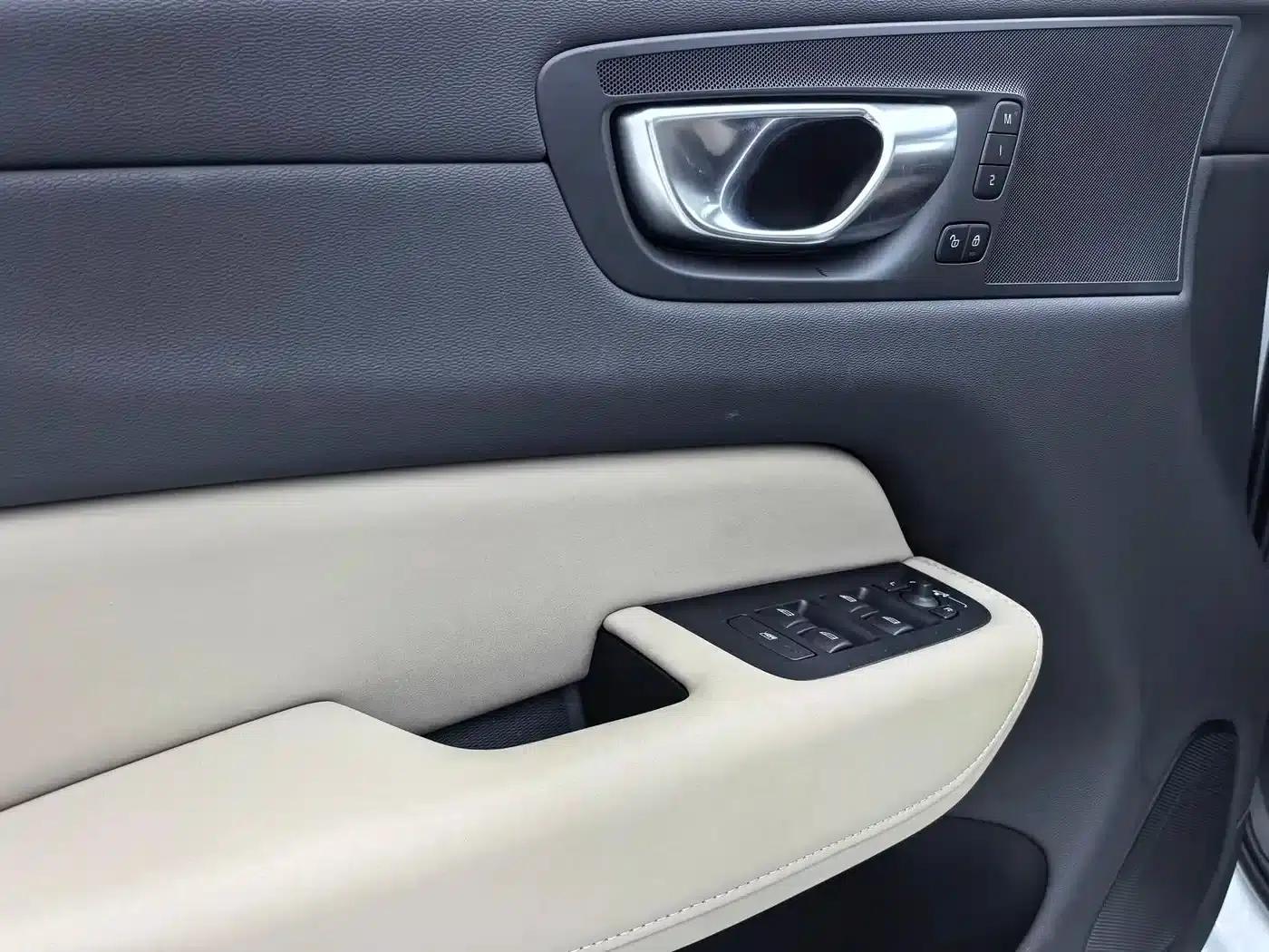 2026 Volvo XC60 B5 AWD Inscription Luxury Edition — миниатюра 23
