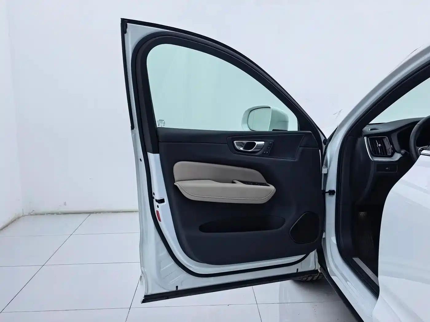 2026 Volvo XC60 B5 AWD Inscription Luxury Edition — миниатюра 24
