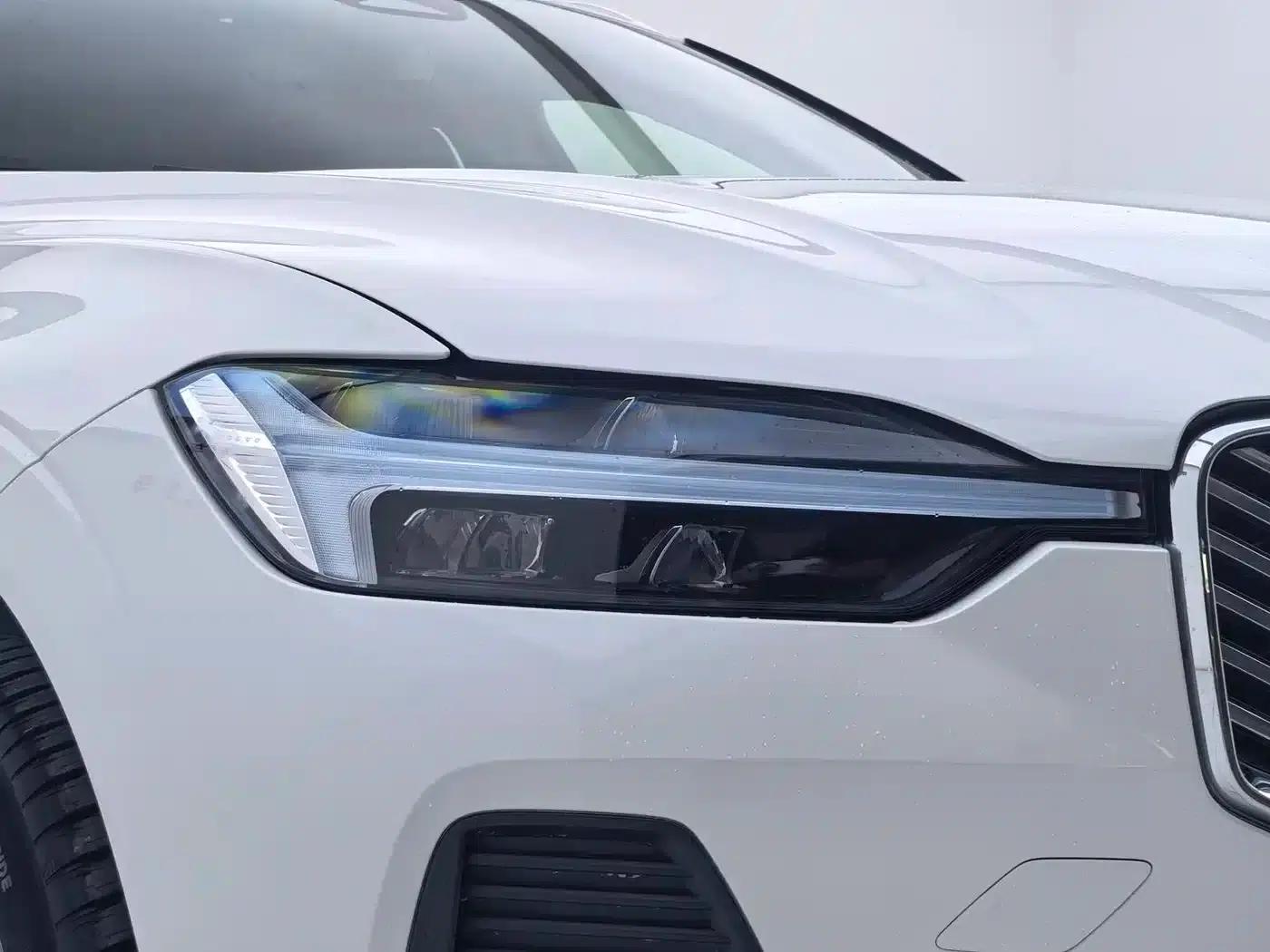 2026 Volvo XC60 B5 AWD Inscription Luxury Edition — миниатюра 4