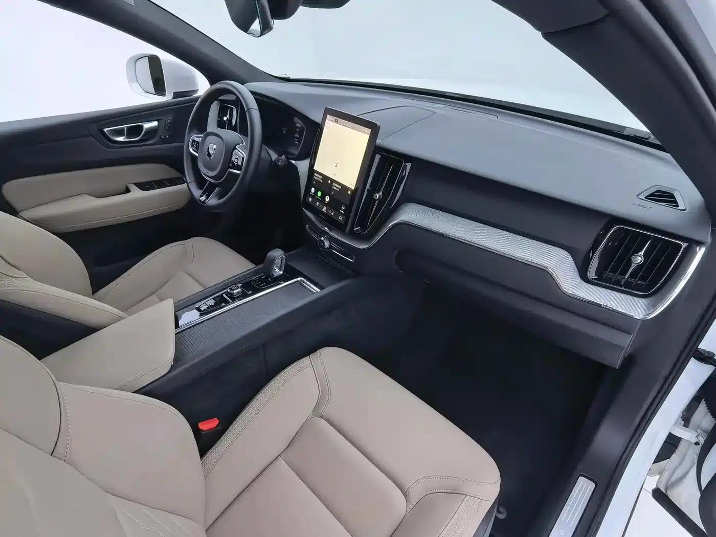 2026 Volvo XC60 B5 AWD Inscription Luxury Edition — миниатюра 5