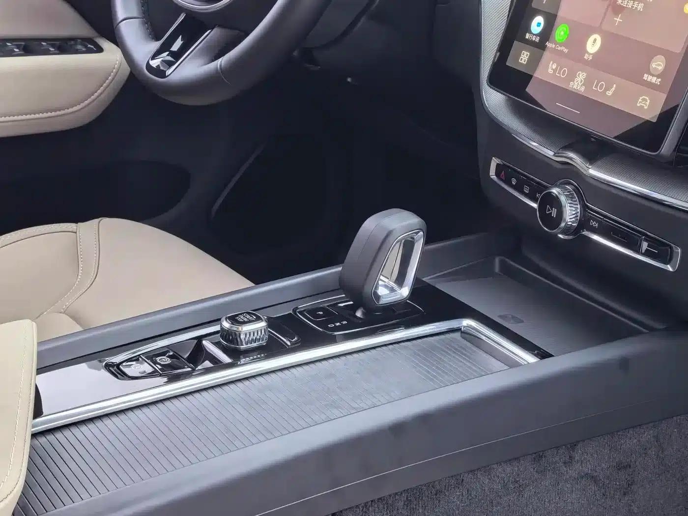 2026 Volvo XC60 B5 AWD Inscription Luxury Edition — миниатюра 6