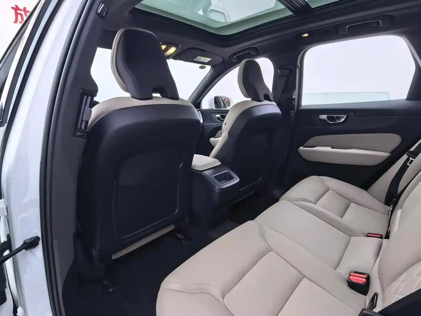 2026 Volvo XC60 B5 AWD Inscription Luxury Edition — миниатюра 8
