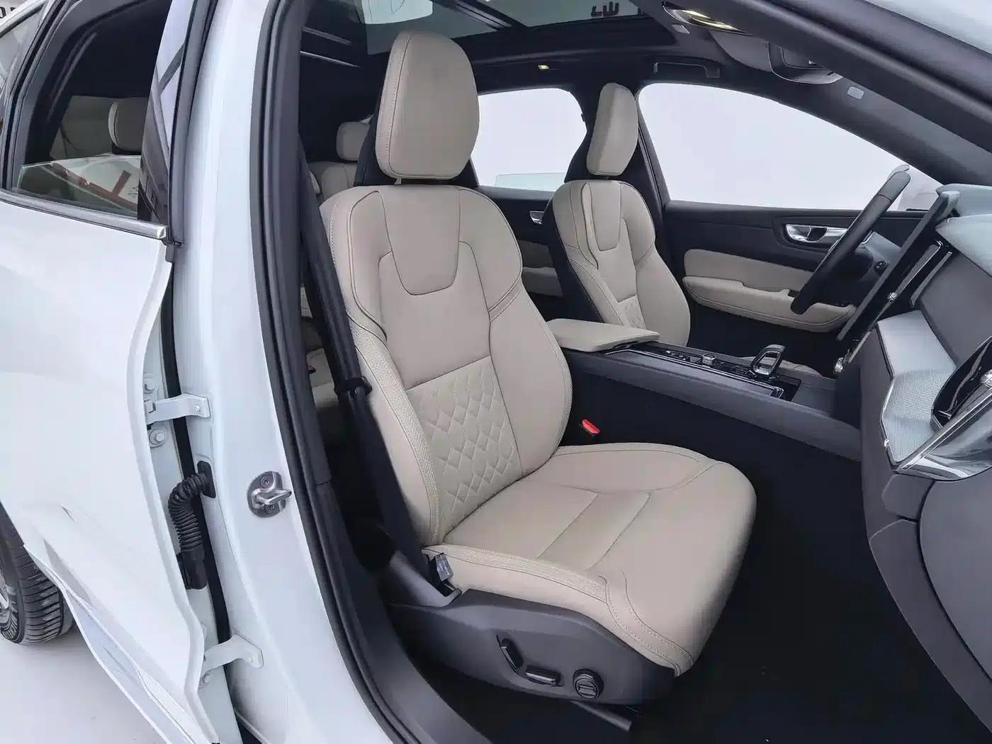 2026 Volvo XC60 B5 AWD Inscription Luxury Edition — миниатюра 10