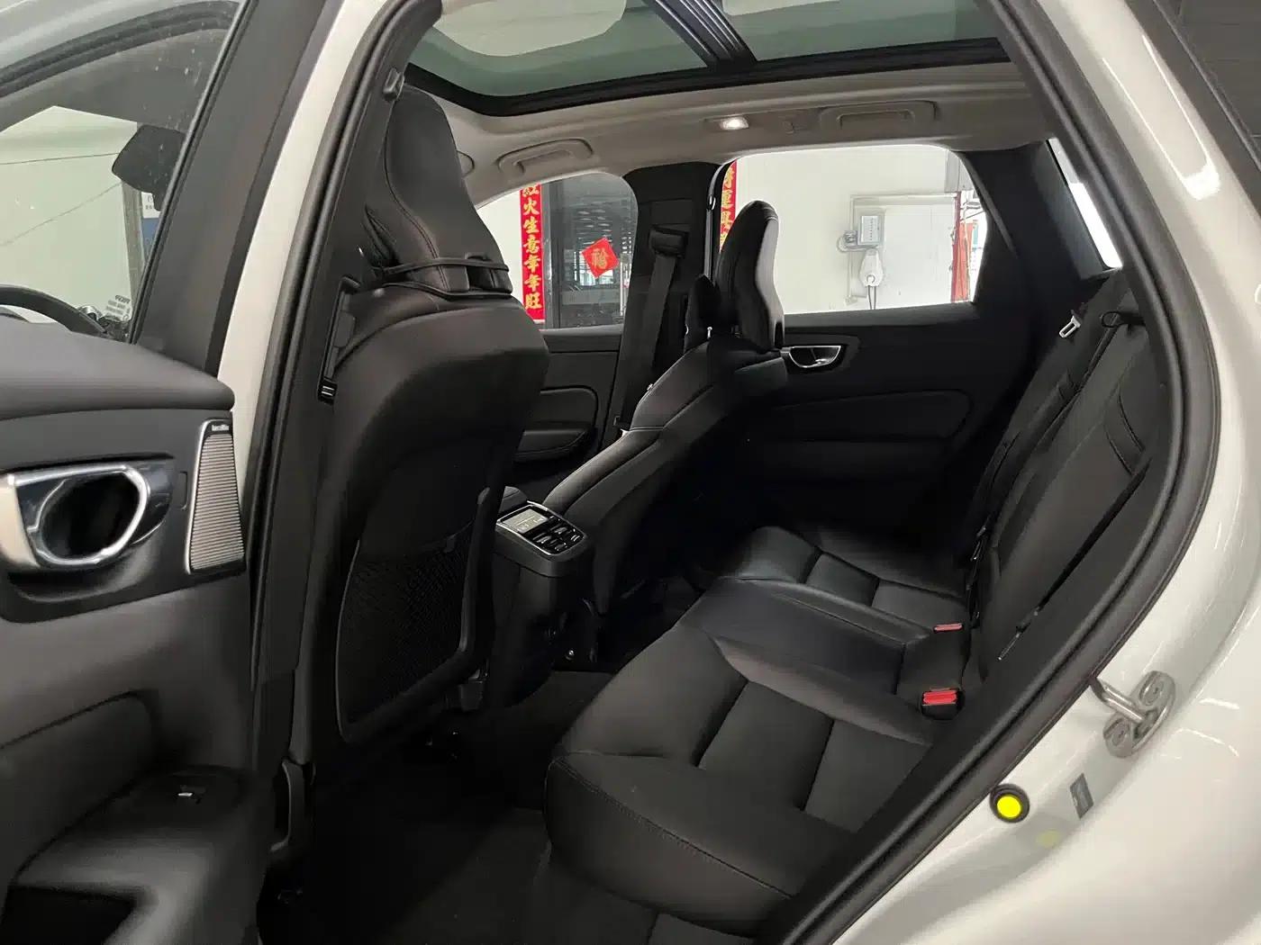 2023 Volvo XC60 B5 AWD Inscription Luxury Edition — миниатюра 13