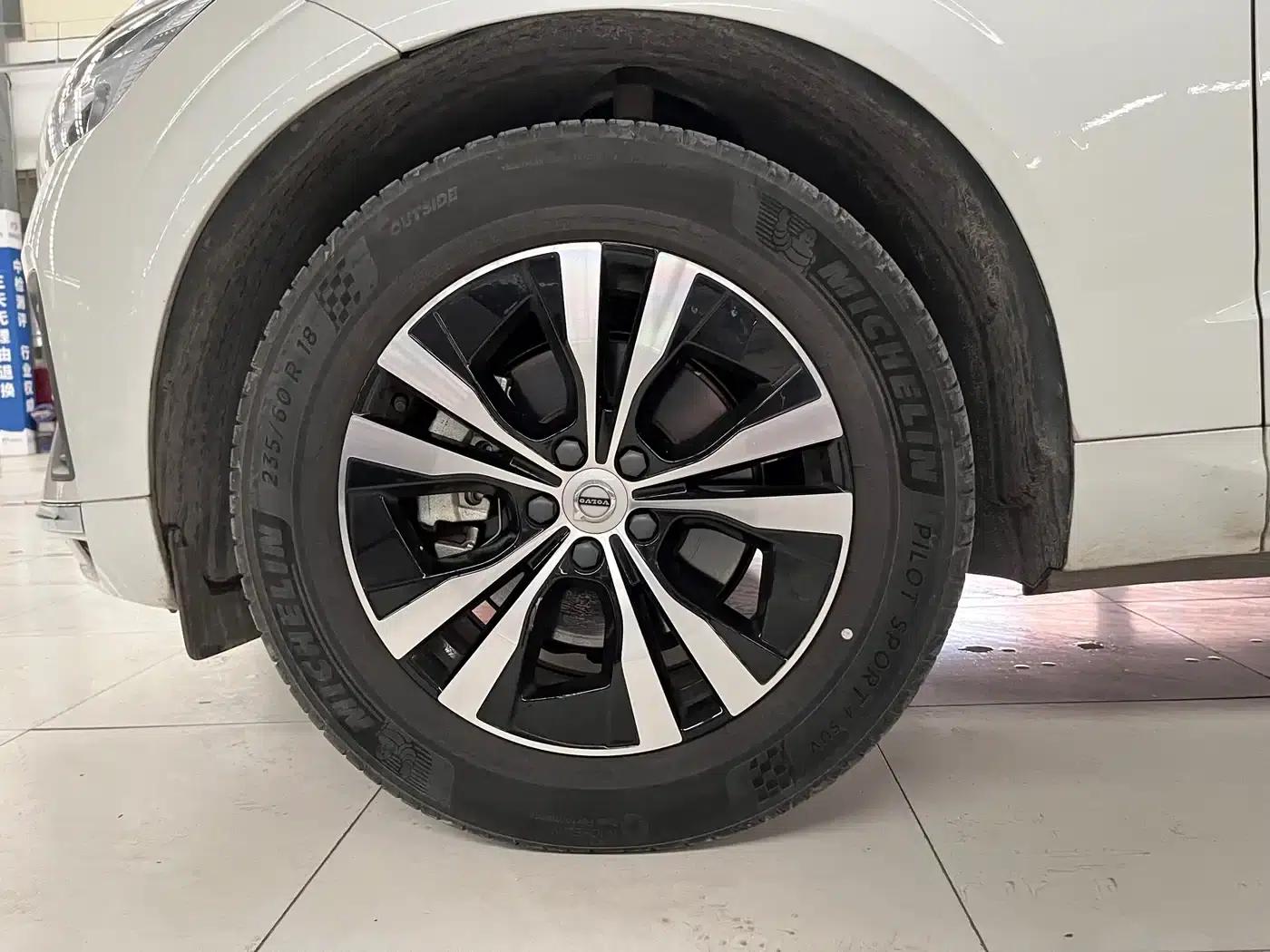 2023 Volvo XC60 B5 AWD Inscription Luxury Edition — миниатюра 15