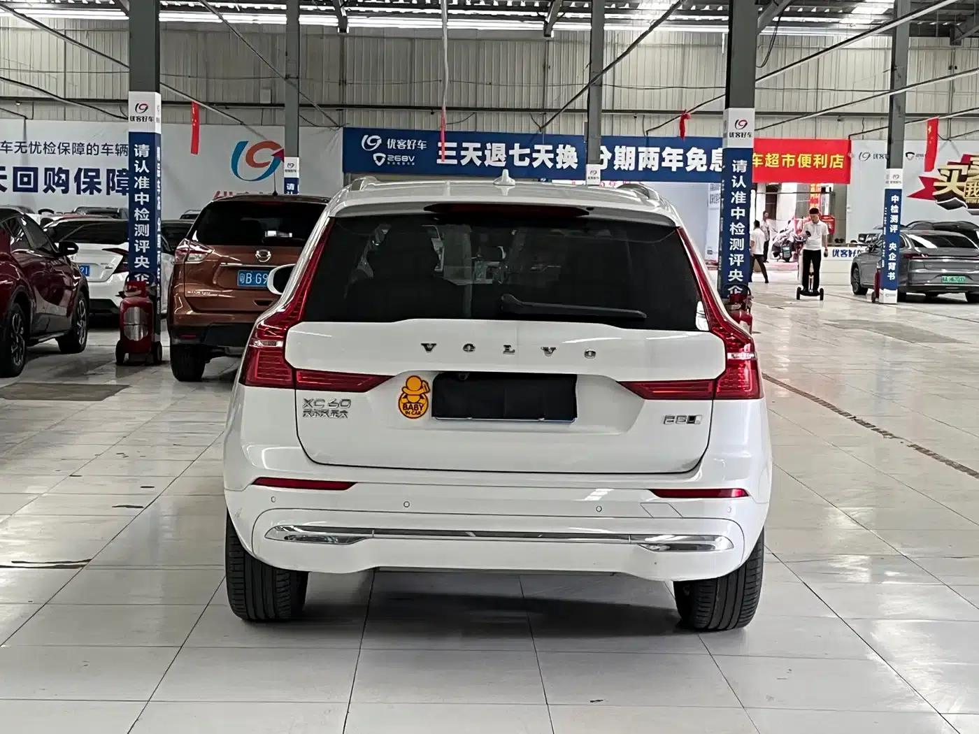 2023 Volvo XC60 B5 AWD Inscription Luxury Edition — миниатюра 17