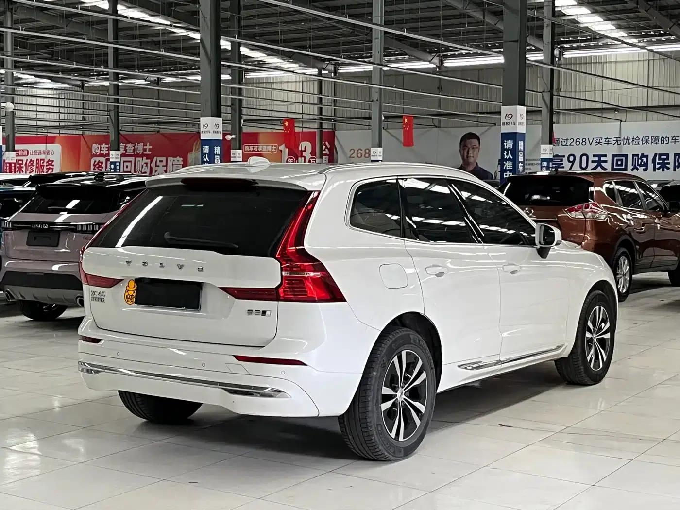 2023 Volvo XC60 B5 AWD Inscription Luxury Edition — миниатюра 18