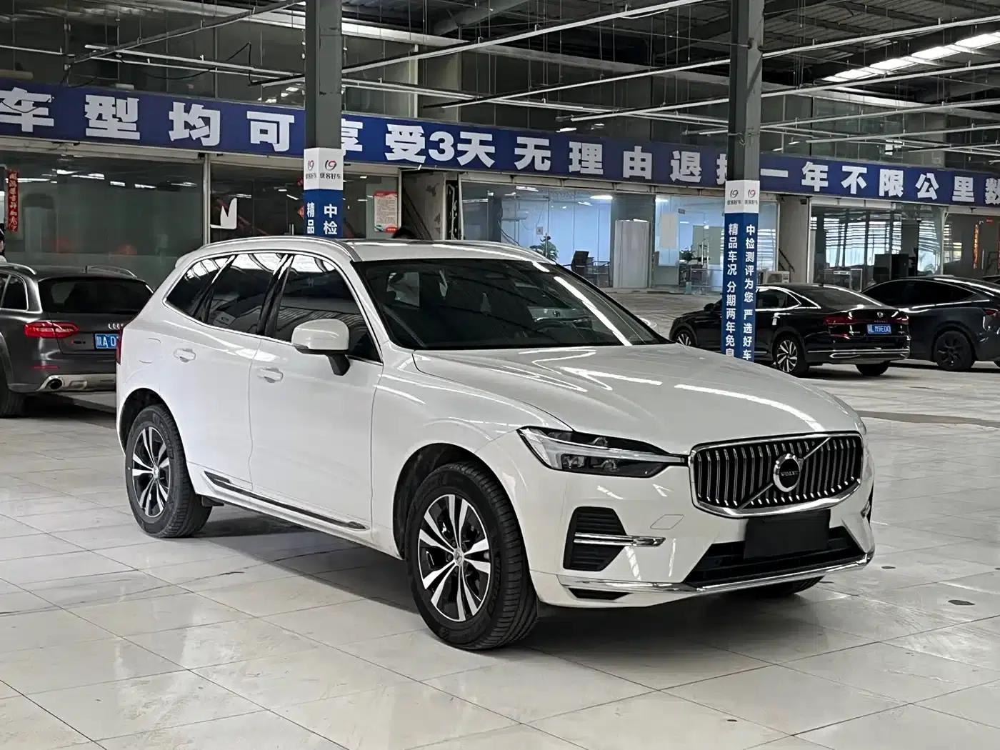 2023 Volvo XC60 B5 AWD Inscription Luxury Edition — миниатюра 3