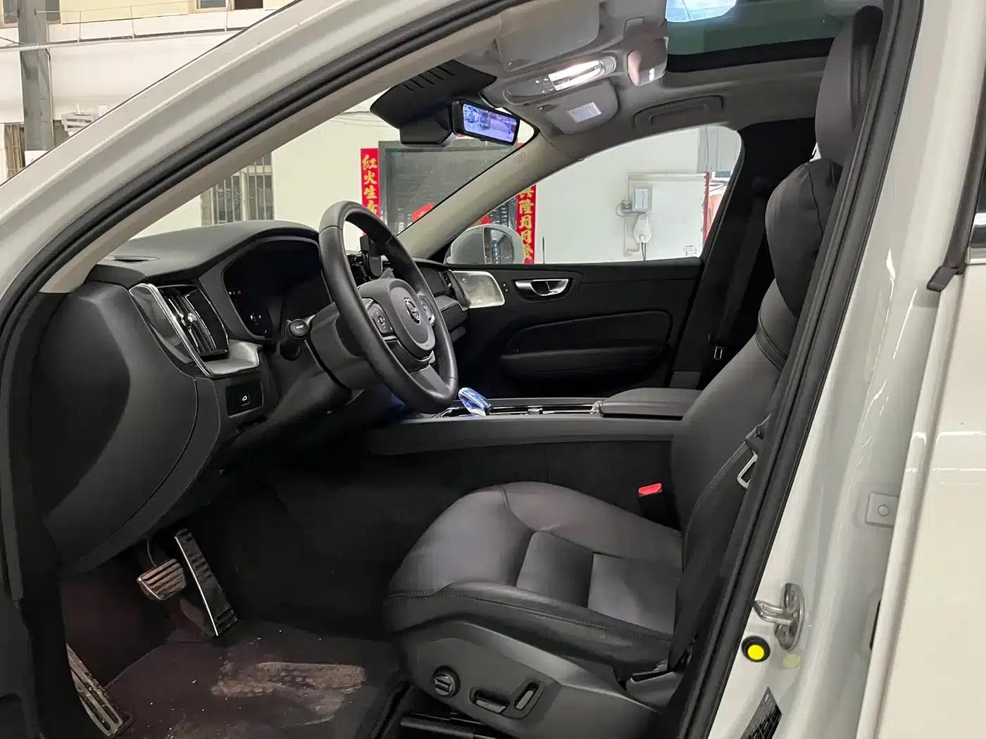 2023 Volvo XC60 B5 AWD Inscription Luxury Edition — миниатюра 7