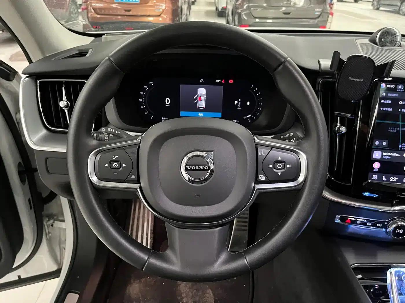 2023 Volvo XC60 B5 AWD Inscription Luxury Edition — миниатюра 8