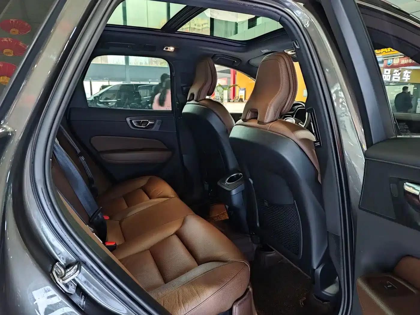 2021 Volvo XC60 T5 AWD Inscription Luxury Edition — миниатюра 11