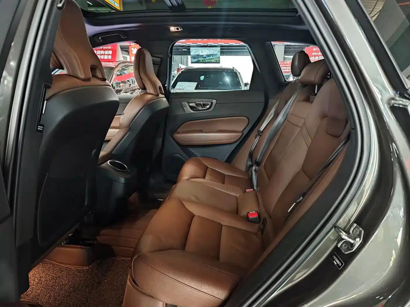 2021 Volvo XC60 T5 AWD Inscription Luxury Edition — миниатюра 14