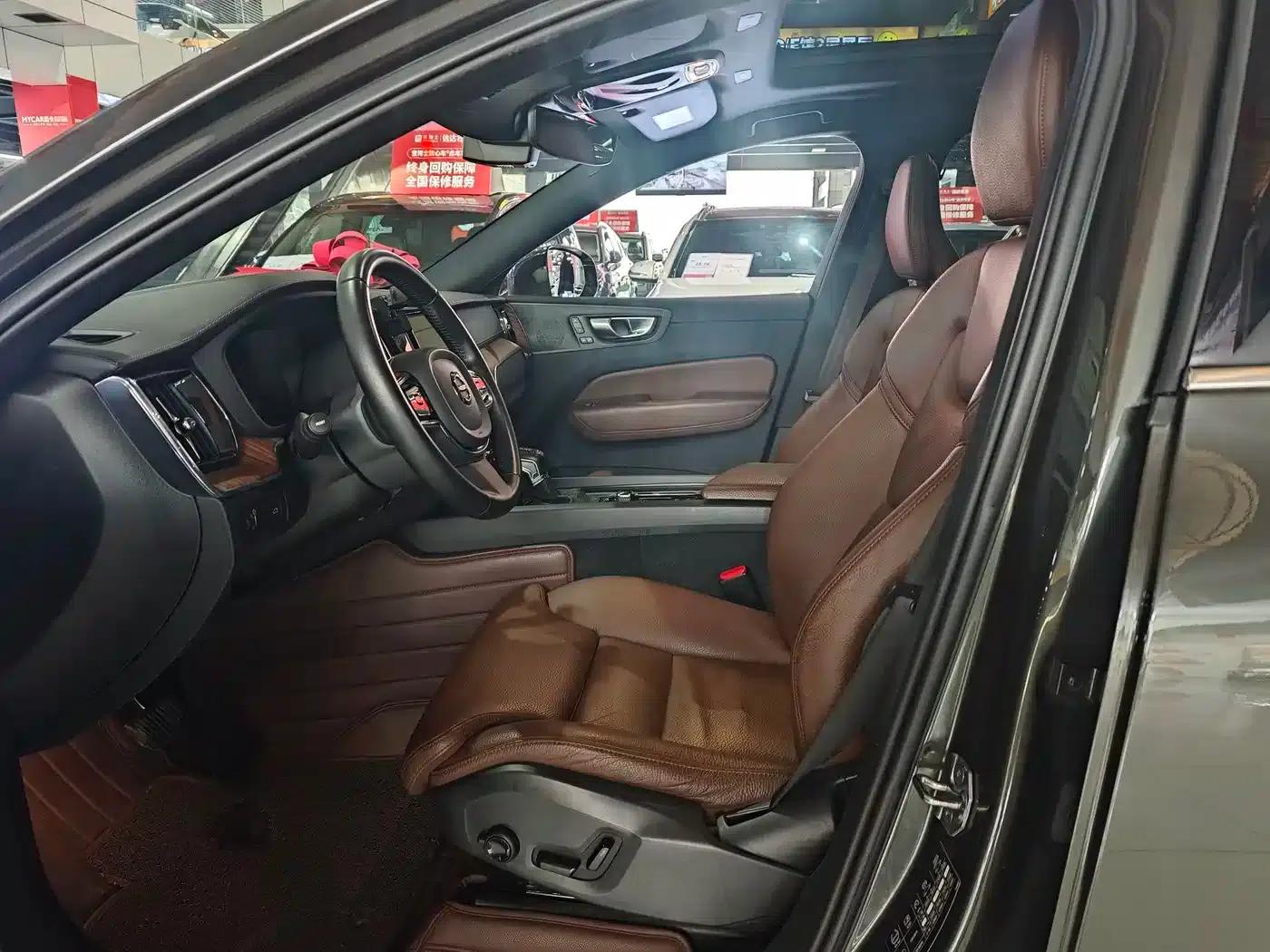 2021 Volvo XC60 T5 AWD Inscription Luxury Edition — миниатюра 9