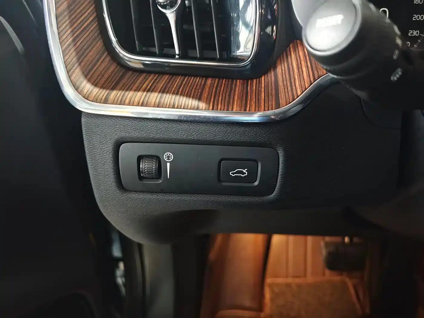 2021 Volvo XC60 T5 AWD Inscription Luxury Edition — миниатюра 10