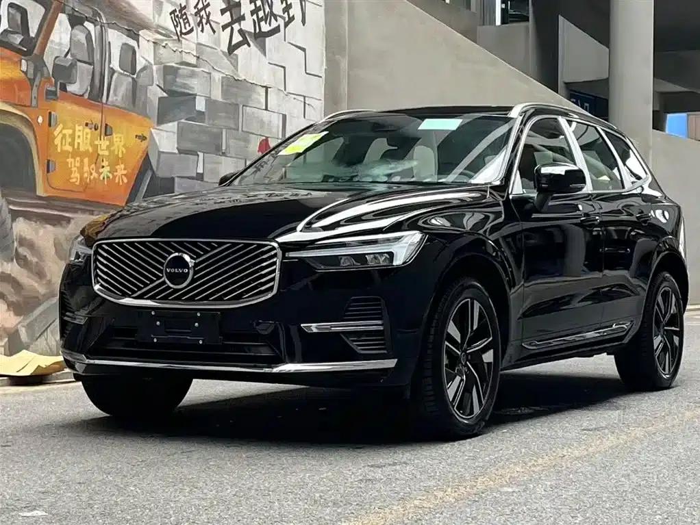 2026 Volvo XC60 B5 AWD Inscription Luxury Edition — миниатюра 1
