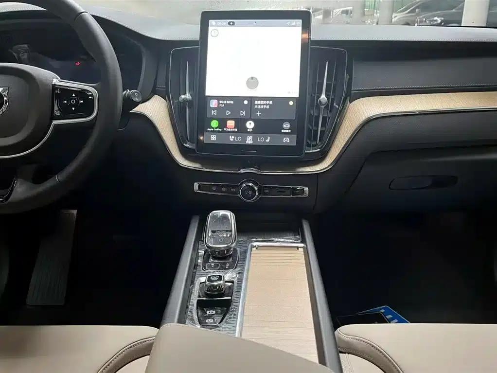 2026 Volvo XC60 B5 AWD Inscription Luxury Edition — миниатюра 11