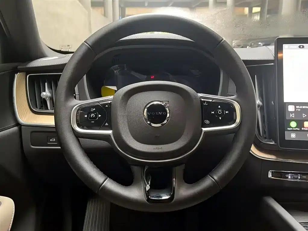 2026 Volvo XC60 B5 AWD Inscription Luxury Edition — миниатюра 12