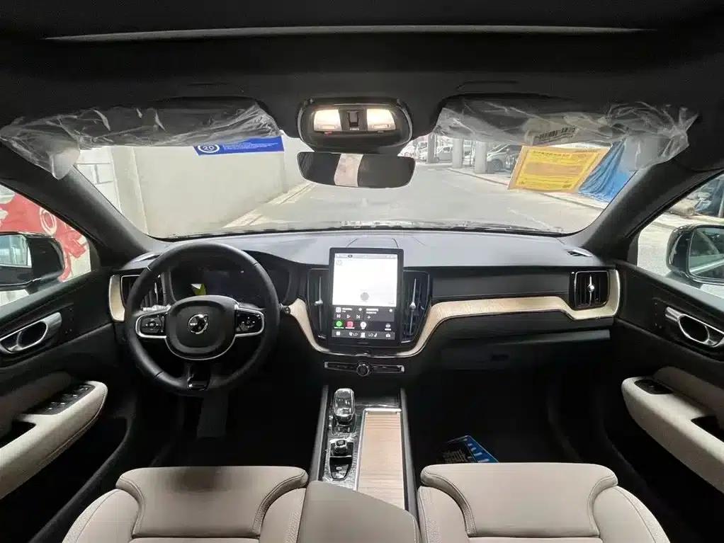 2026 Volvo XC60 B5 AWD Inscription Luxury Edition — миниатюра 13