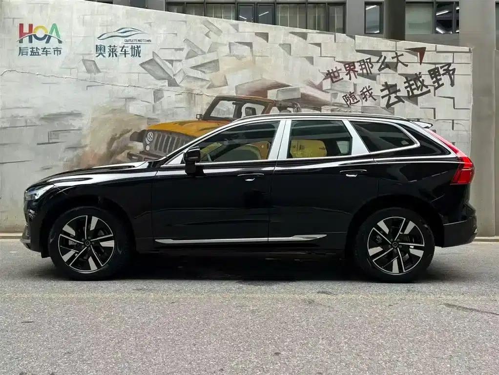 2026 Volvo XC60 B5 AWD Inscription Luxury Edition — миниатюра 3