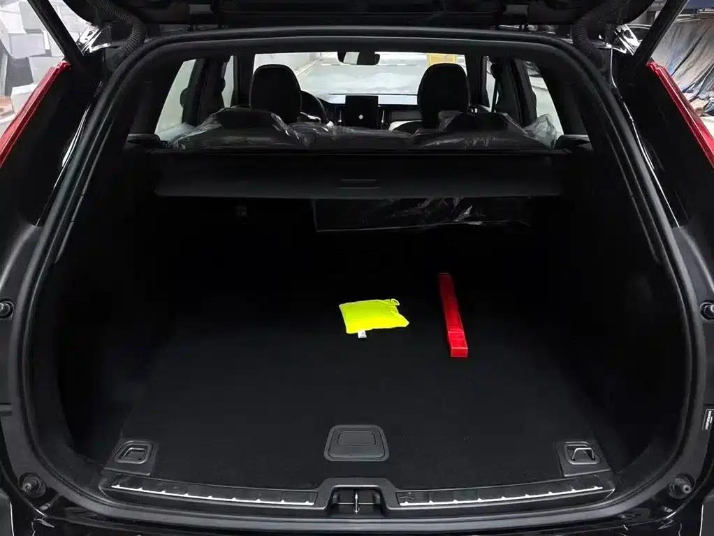 2026 Volvo XC60 B5 AWD Inscription Luxury Edition — миниатюра 8