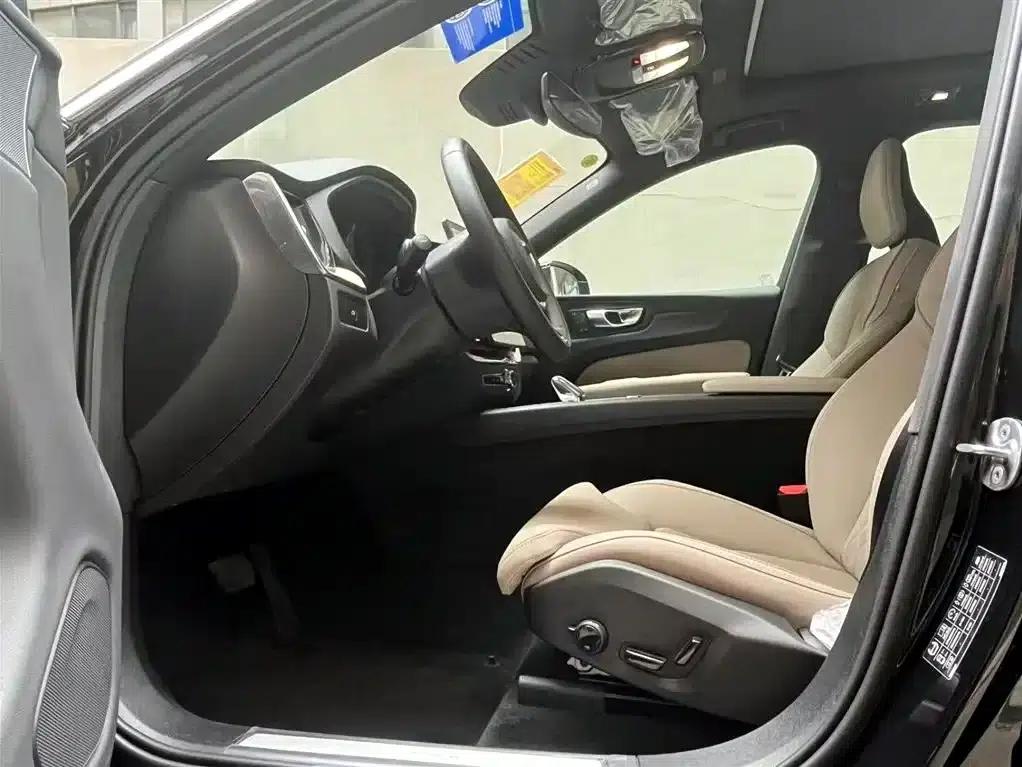 2026 Volvo XC60 B5 AWD Inscription Luxury Edition — миниатюра 9