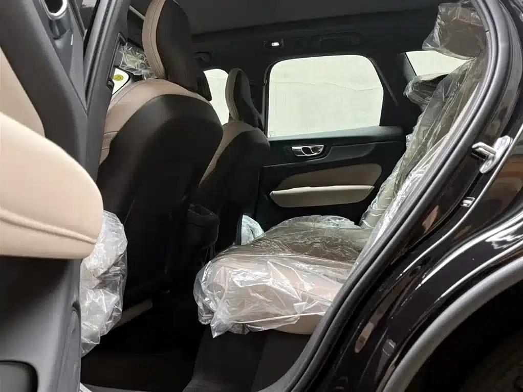 2026 Volvo XC60 B5 AWD Inscription Luxury Edition — миниатюра 10