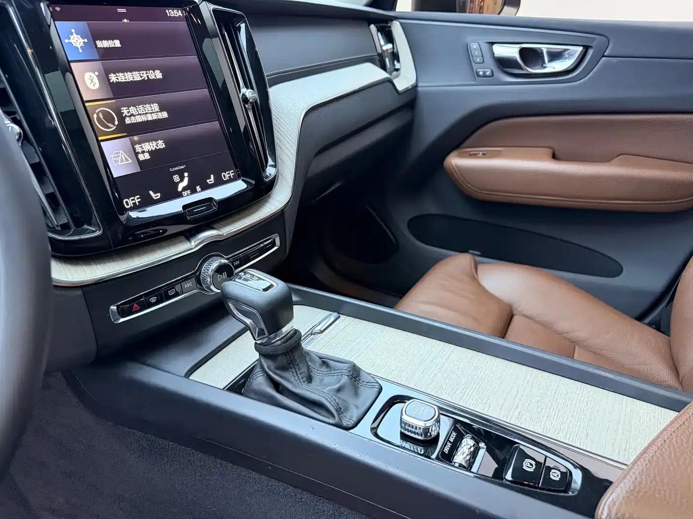 2020 Volvo XC60 T5 AWD Inscription Luxury Edition — миниатюра 14