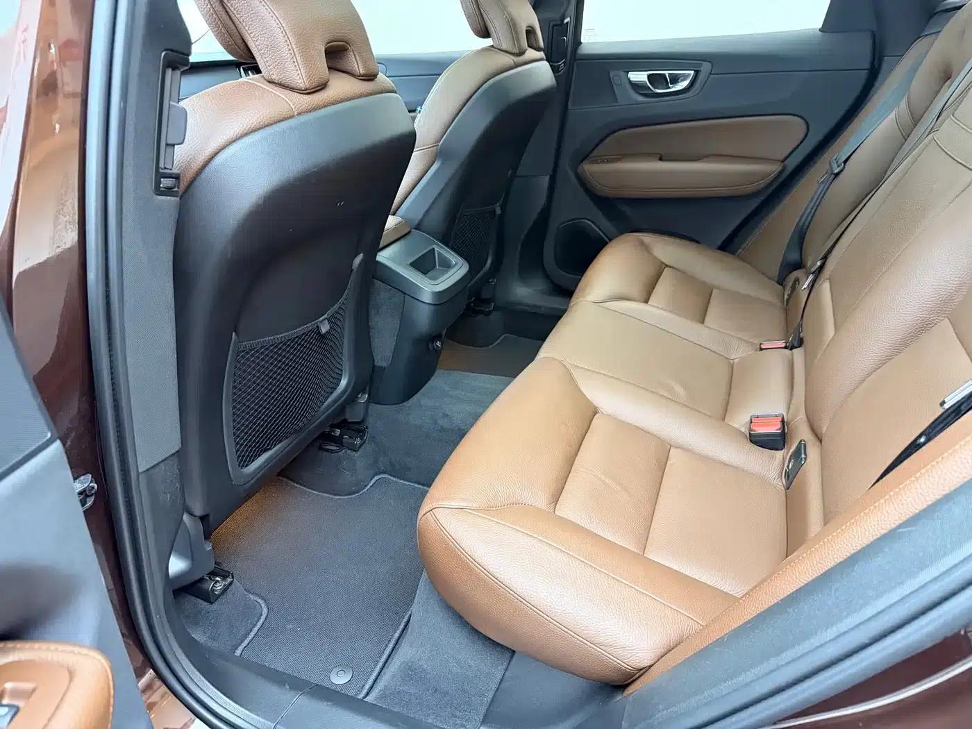 2020 Volvo XC60 T5 AWD Inscription Luxury Edition — миниатюра 15