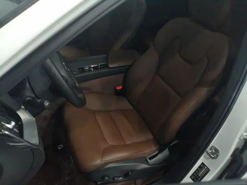 2021 Volvo XC60 T5 AWD Inscription Luxury Edition — миниатюра 11
