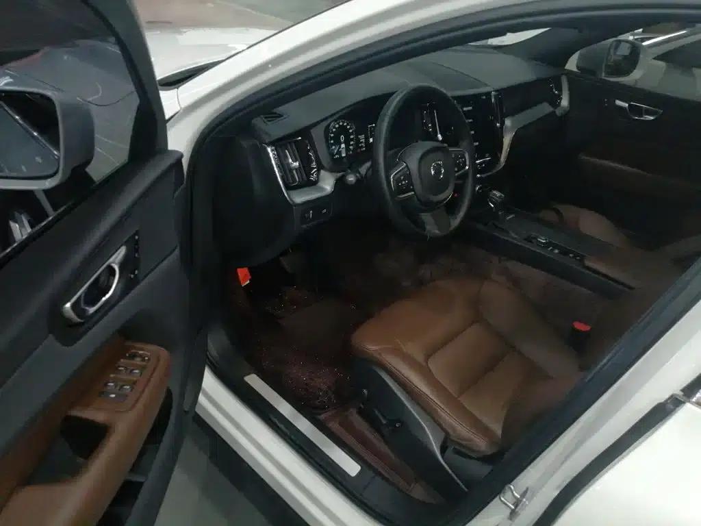 2021 Volvo XC60 T5 AWD Inscription Luxury Edition — миниатюра 12
