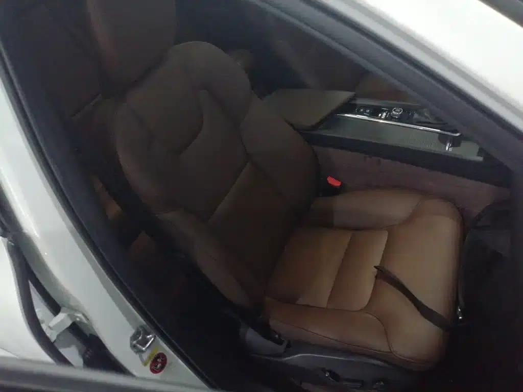 2021 Volvo XC60 T5 AWD Inscription Luxury Edition — миниатюра 20