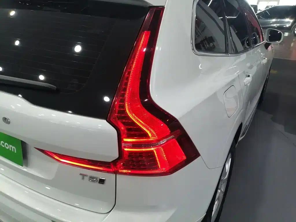 2021 Volvo XC60 T5 AWD Inscription Luxury Edition — миниатюра 24
