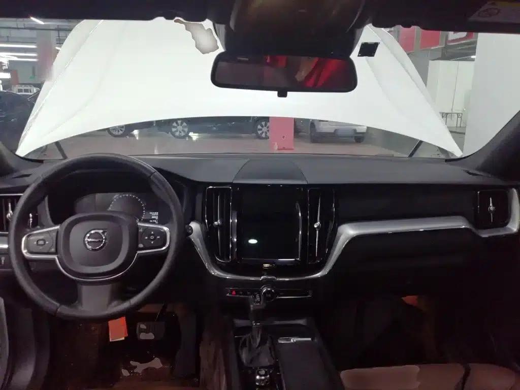2021 Volvo XC60 T5 AWD Inscription Luxury Edition — миниатюра 6