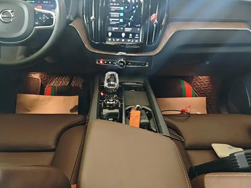 2024 Volvo XC60 B5 AWD Inscription Luxury Edition — миниатюра 14