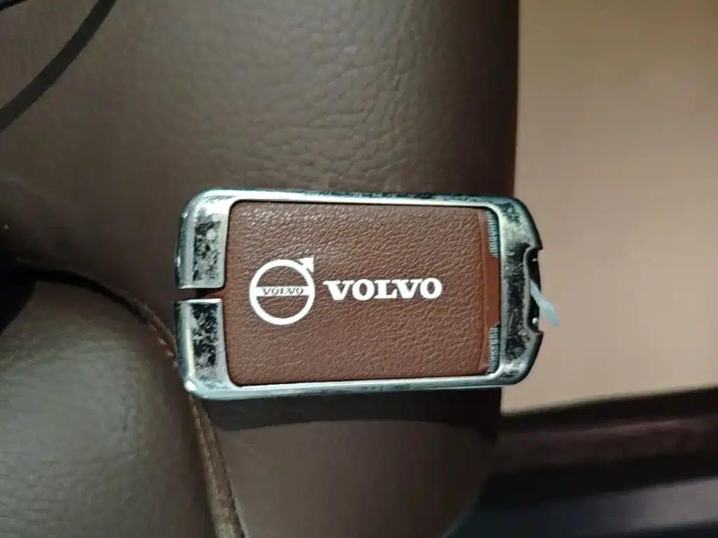 2024 Volvo XC60 B5 AWD Inscription Luxury Edition — миниатюра 9