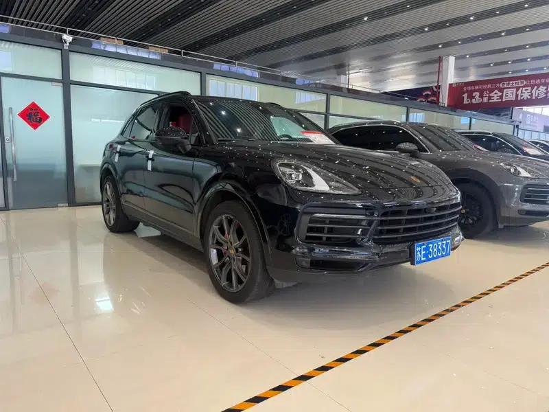 2023 Cayenne 3.0T Platinum Edition — миниатюра 3