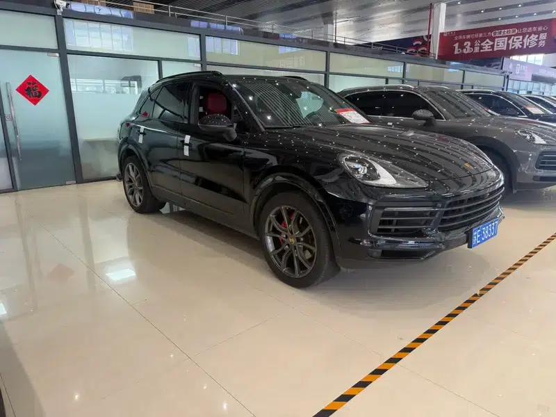 2023 Cayenne 3.0T Platinum Edition — миниатюра 6
