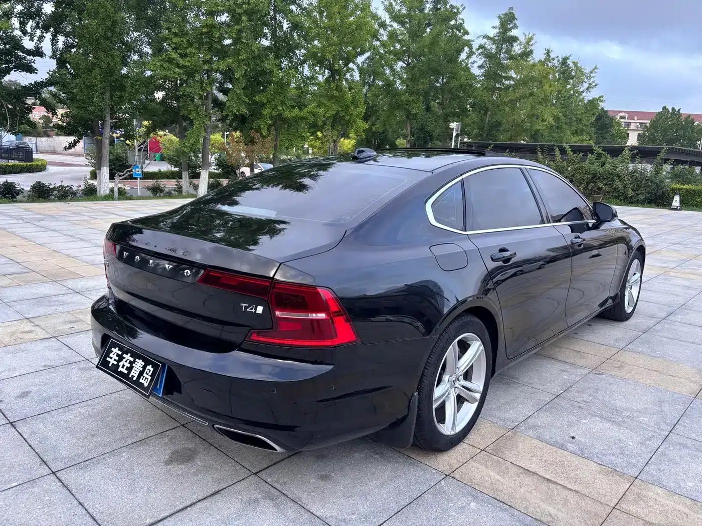 2018 Volvo S90 T4 Smart Edition — миниатюра 4