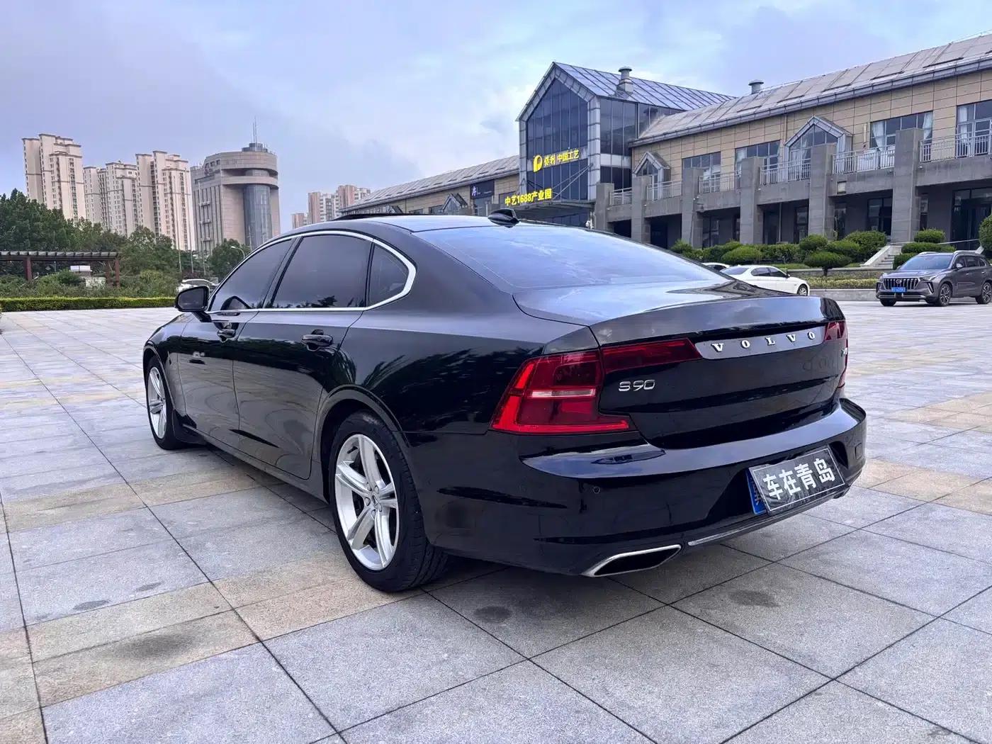2018 Volvo S90 T4 Smart Edition — миниатюра 5