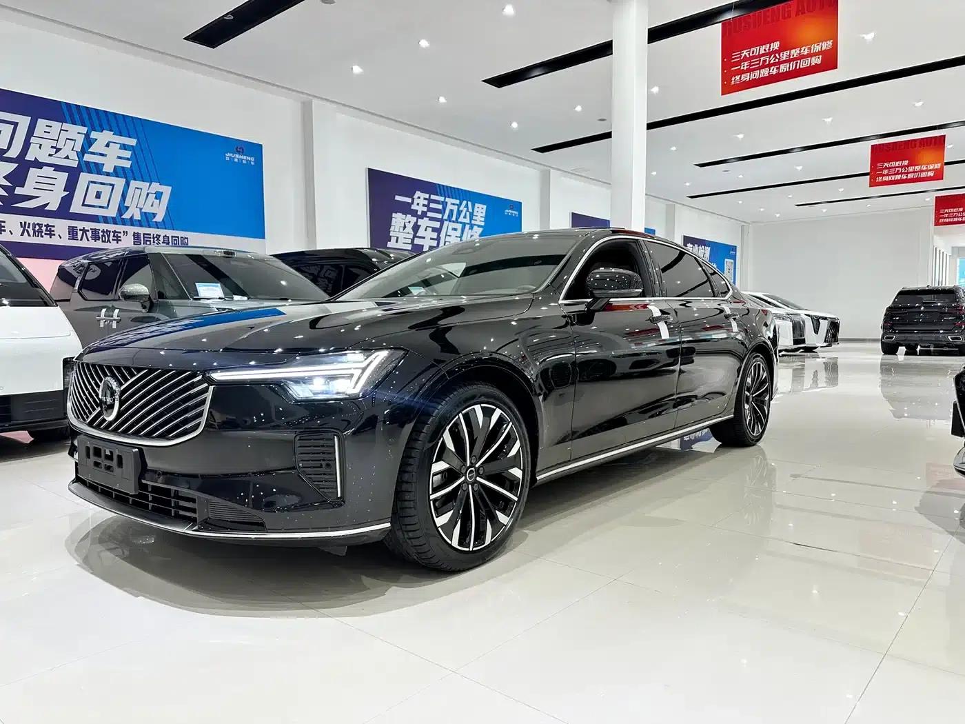 2026 Volvo S90 B5 Smart Luxury Edition — миниатюра 1
