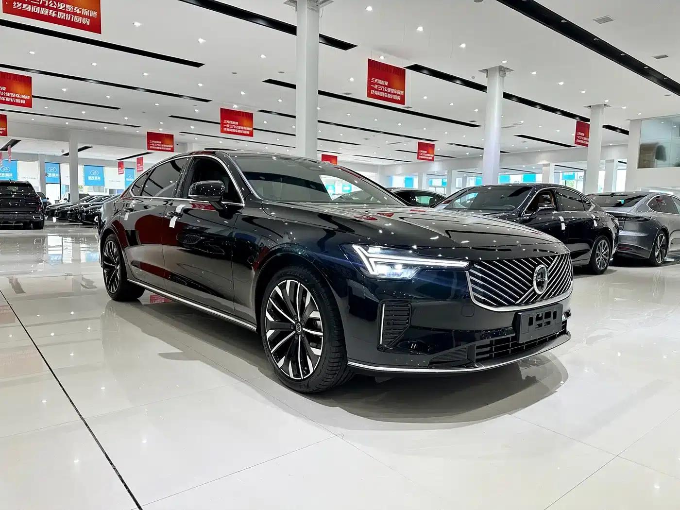 2026 Volvo S90 B5 Smart Luxury Edition — миниатюра 3