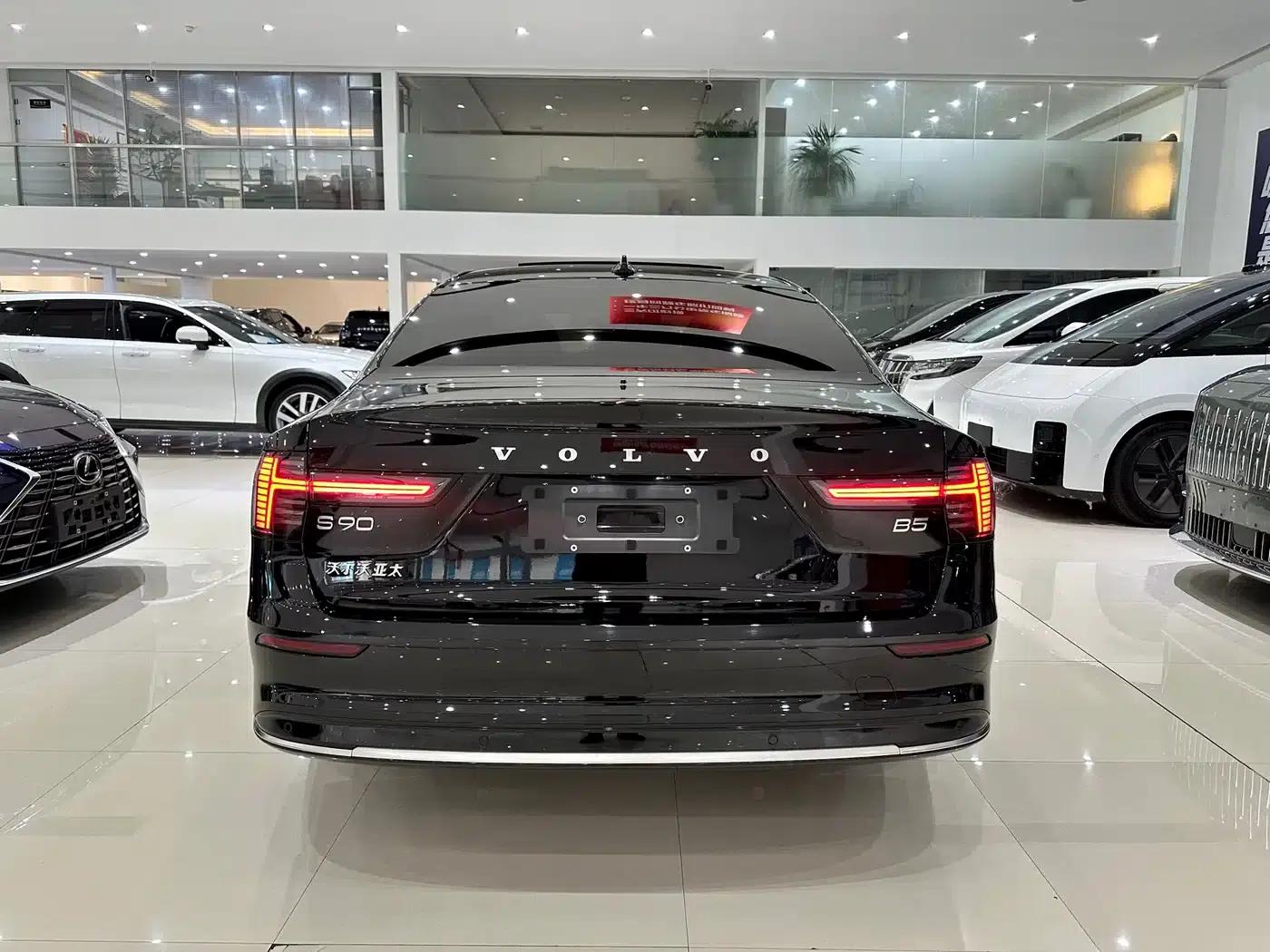 2026 Volvo S90 B5 Smart Luxury Edition — миниатюра 5