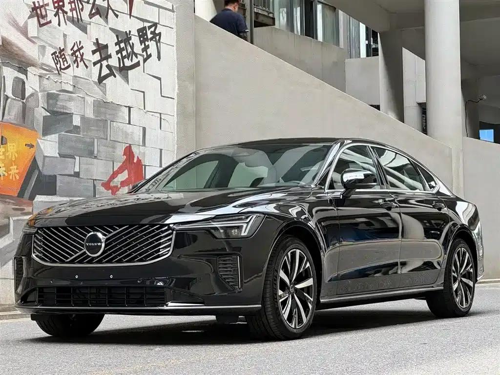 2026 Volvo S90 B5 Smart Luxury Edition — миниатюра 1